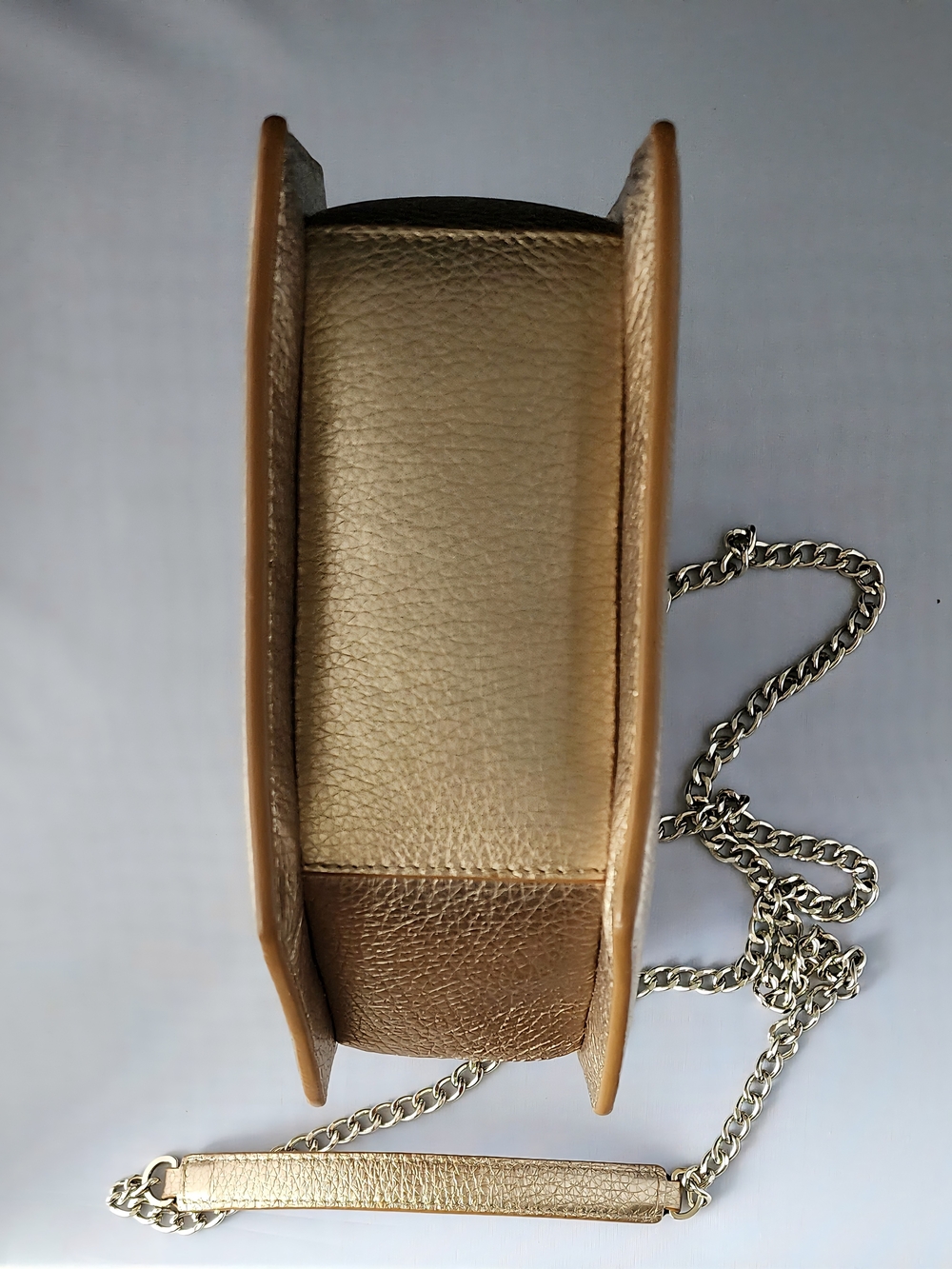 BEE & KIN 'SIDEKICK 2.0' Metallic Gold Hexagon Crossbody Bag with Chain Strap - Picture 6 of 8